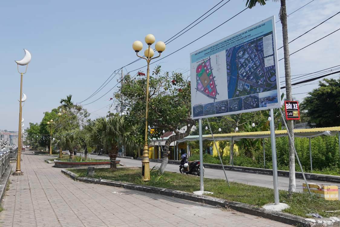 Vi tri lap quy hoach tai quan Cai Rang(cu), phia Bac va phia Tay giap song Can Tho, phia Dong giap duong Quang Trung (doan tu song Can Tho den nut giao IC3), phia Nam giap tim duong Vo Nguyen Giap (doan tu song Can Tho den nut giao IC3). Anh: Ta Quang