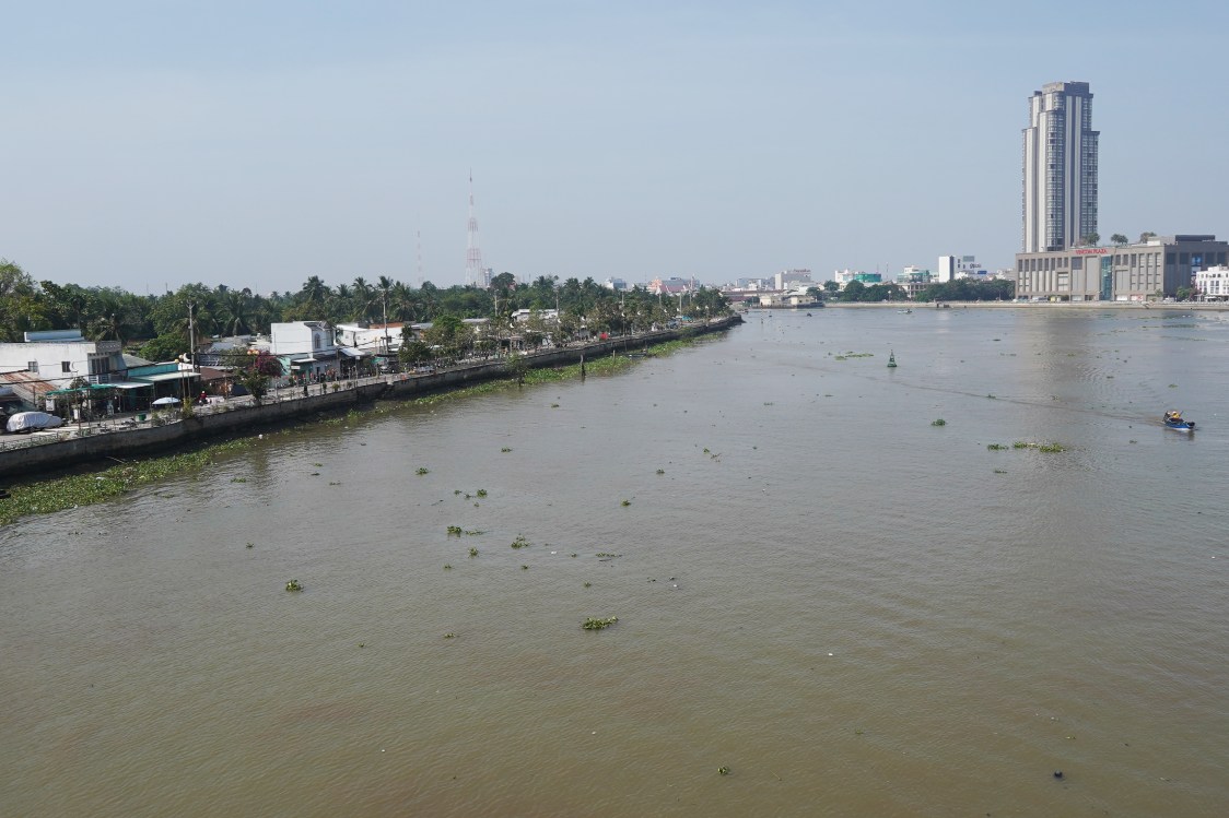 Phia Bac va phia Tay giap song Can Tho. Anh: Ta Quang