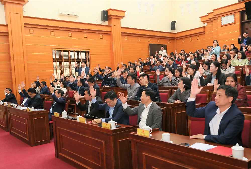 Hung Yen to chuc hoi nghi lay y kien cu tri noi cong tac ve nhan su HDND. Anh: Cong TTDT tinh Hung Yen