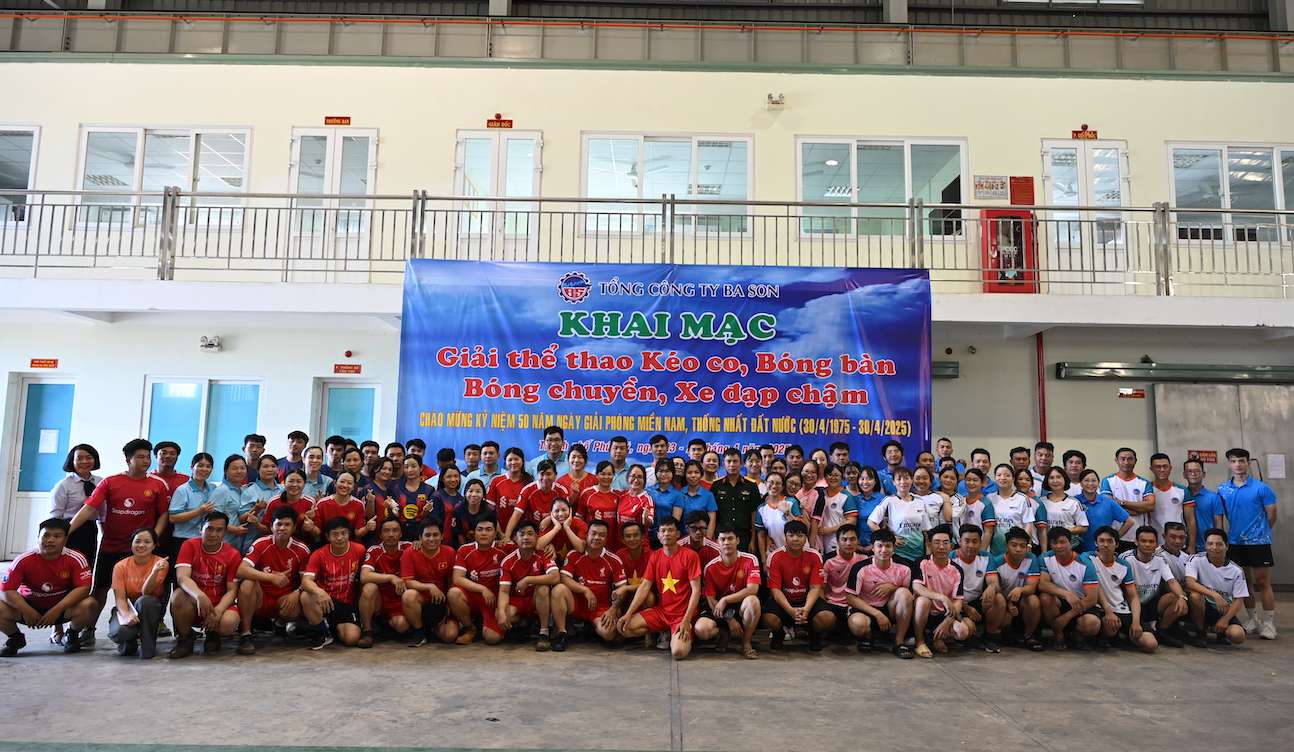 Cong doan Ba Son to chuc cac hoat dong the duc the thao cho nguoi lao dong. Anh: Thach Lam 