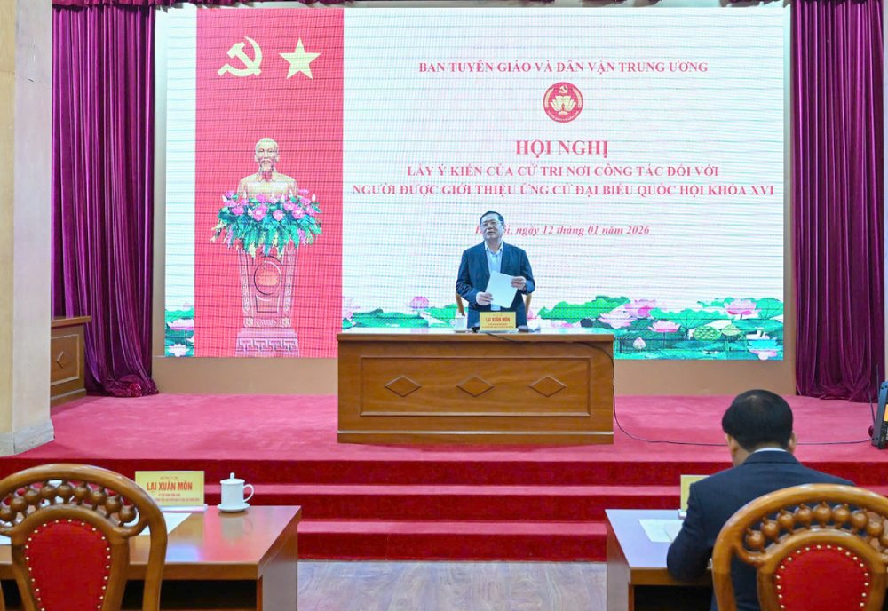 The Central Propaganda and Mass Mobilization Committee organizes a Conference to collect voter opinions and introduce candidates for the 16th National Assembly Deputy. Photo: Duy Linh