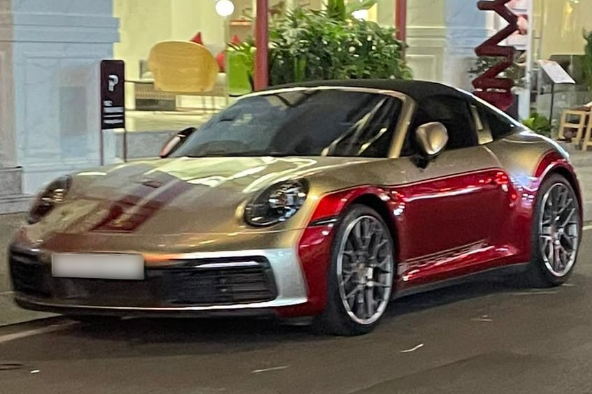 The Porsche 911 Targa with yellow and red patches in the style of Iron Man appeared on the streets of Ho Chi Minh City. Photo: Minh Triet