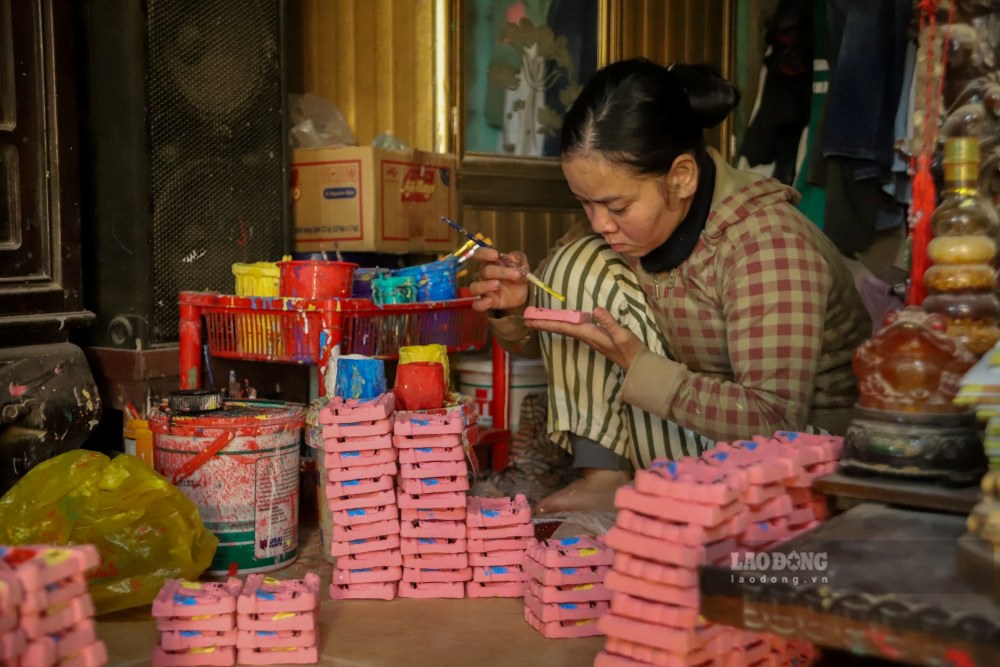 Du doi mat voi nhieu kho khan, nhung nguoi tho noi day van ben bi giu nghe. Moi buc tuong ong Tao khong chi la san pham phuc vu tin nguong, ma con la ket tinh cua van hoa, truyen thong va tam huyet cua nhung con nguoi lang tham giu hon Tet Viet.