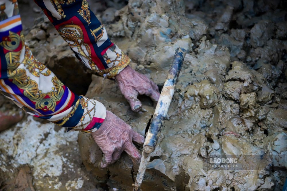 Theo ong Nam, nghe lam tuong ong Tao la nghe truyen thong cua lang, duoc truyen tu doi ong cha de lai cho con chau. De co duoc mot tuong dat chuan, nguoi tho phai trai qua nhieu cong doan cong phu, doi hoi suc khoe, su kien tri va tinh ti mi cao.