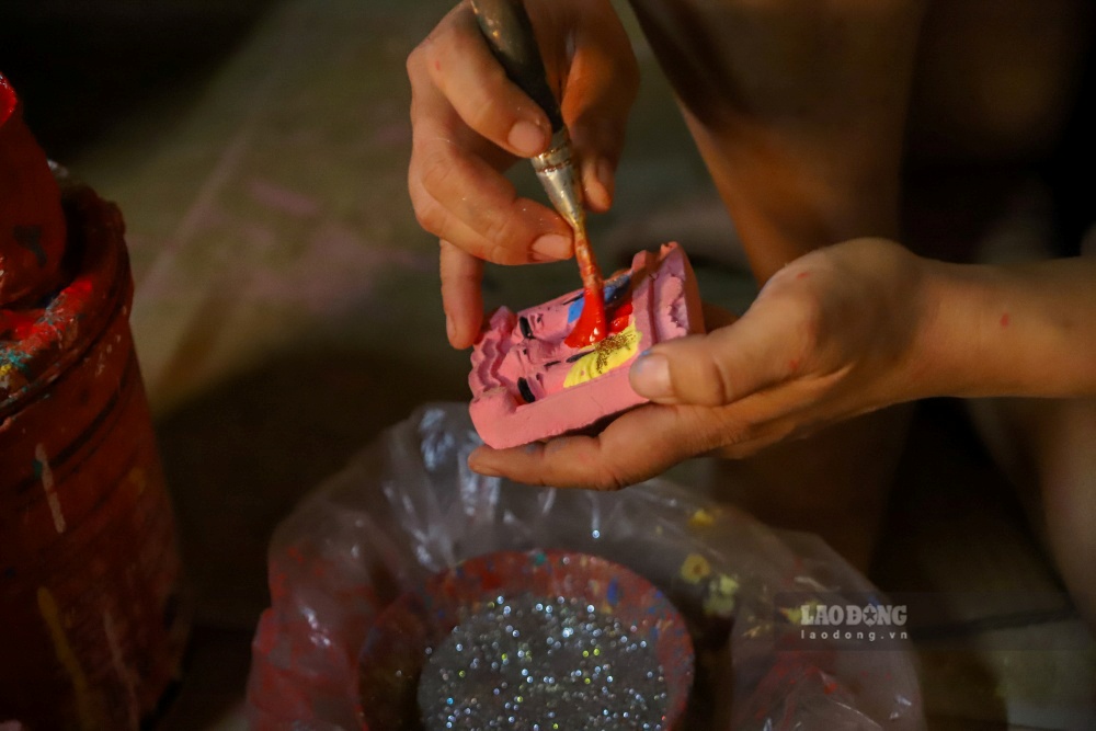 Ve chi tiet cho tuong ong Tao.