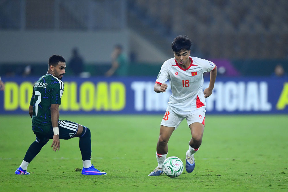 U23 Viet Nam thi dau khoa hoc va ki thuat truoc U23 Saudi Arabia. Anh: AFC