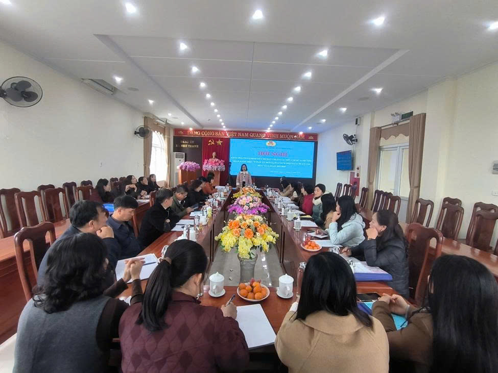 Thanh Hoa Labor Federation appraises 14 units meeting cultural standards. Photo: Thanh Hoa Trade Union