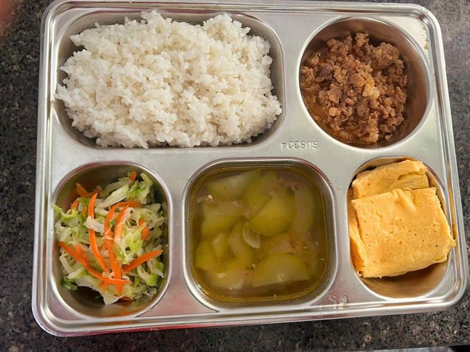 Tạm dừng bữa ăn bán trú ở một trường tại Quảng Trị vì chưa thống nhất với phụ huynh