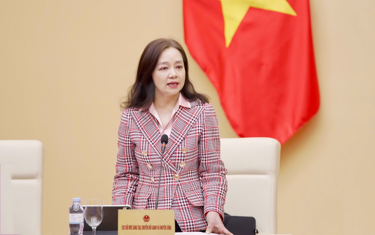 Ba Nguyen Thi Lam Giang – Cuc truong Cuc Doi moi sang tao, Chuyen doi xanh va Khuyen cong. Anh Mai Anh