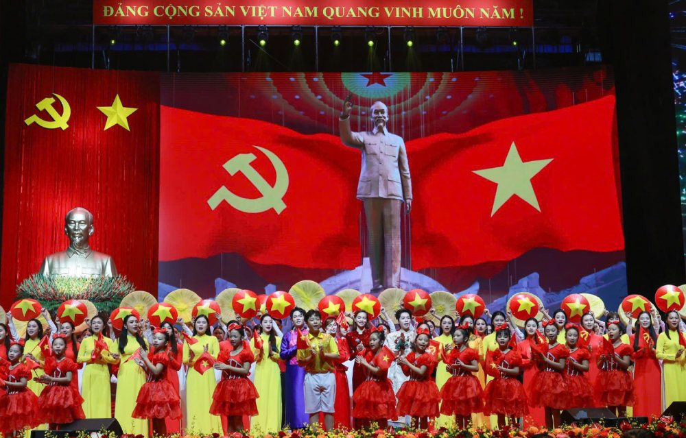 베트남 문화 발전에 관한 정치국 결의안 80-NQ/TW는 문화 발전에 대한 지침 관점을 명확히 밝혔습니다. 사진: 하이 응우옌