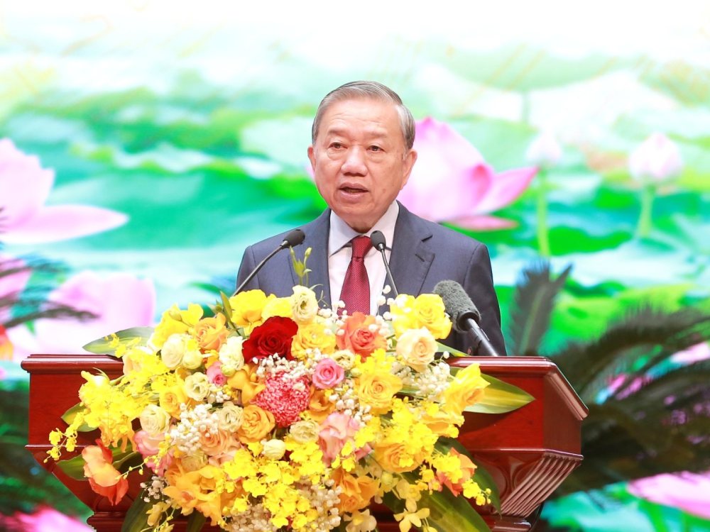 Thay mat Bo Chinh tri, Tong Bi thu To Lam da ky ban hanh Nghi quyet so 80-NQ/TW ve phat trien van hoa Viet Nam. Anh: Hien Hoa