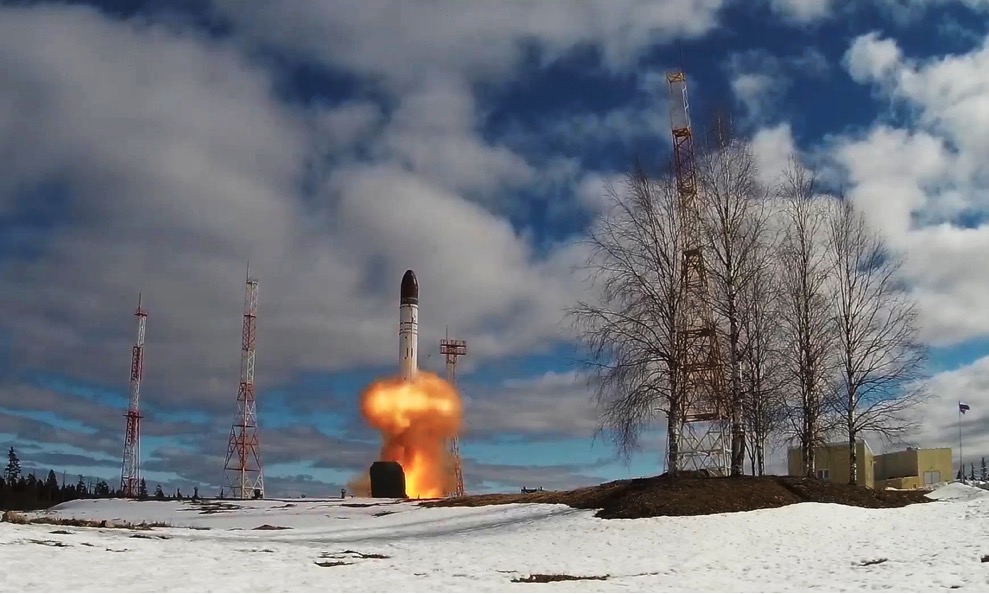 Vu phong ten lua dan dao lien luc dia Sarmat tu san bay vu tru Plesetsk, Nga. Anh: Bo Quoc phong Nga