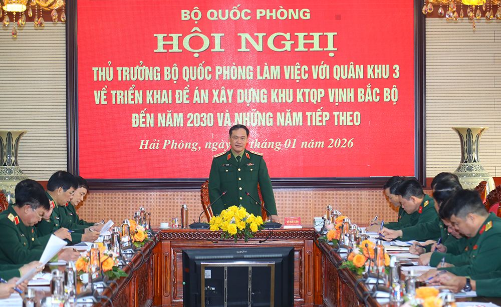 부하이산 상장은 제3군구 군대에 통킹만 경제-국방 구역 건설 계획 시행 계획을 긴급히 수립할 것을 당부했습니다. 사진: 국방부