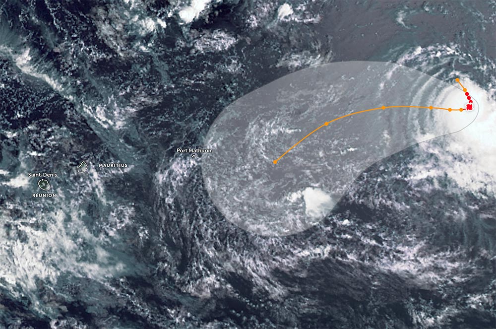 インド洋上を旋回するスーパー台風ズジャイ。写真:EUMETSAT