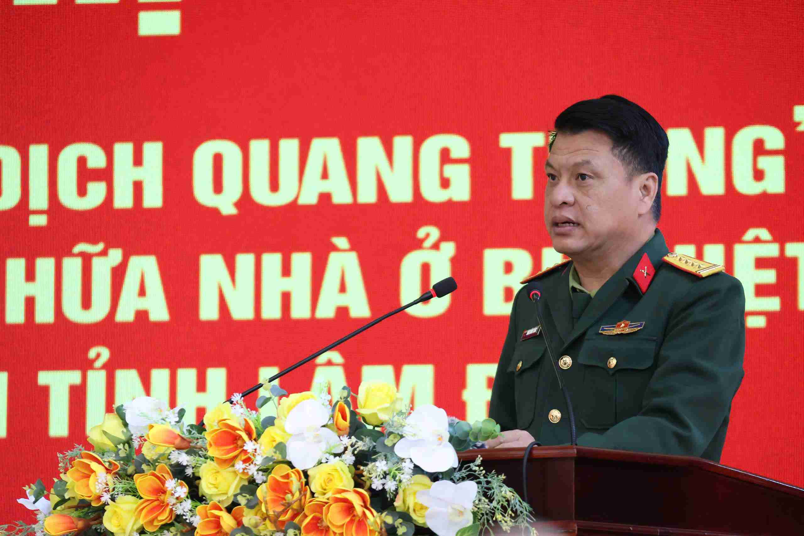 Dai ta Dinh Hong Tieng, Uy vien Ban Thuong vu Tinh uy, Chi huy truong Bo CHQS tinh chu tri hoi nghi. Anh: Phan Tuan