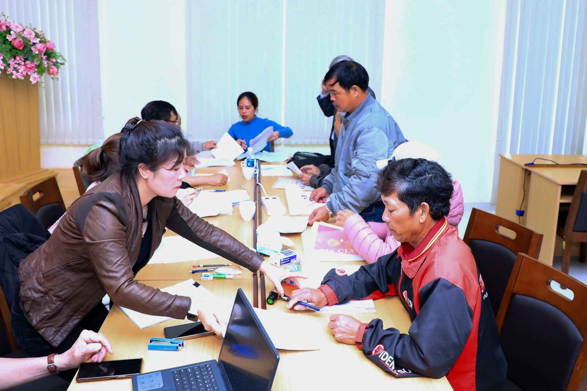 Tai xa Hiep Thanh, co 274 truong hop bi thu hoi dat cho cao toc Bao Loc - Lien Khuong voi tong kinh phi boi thuong hon 465 ti dong. Anh: Phuc Khanh 