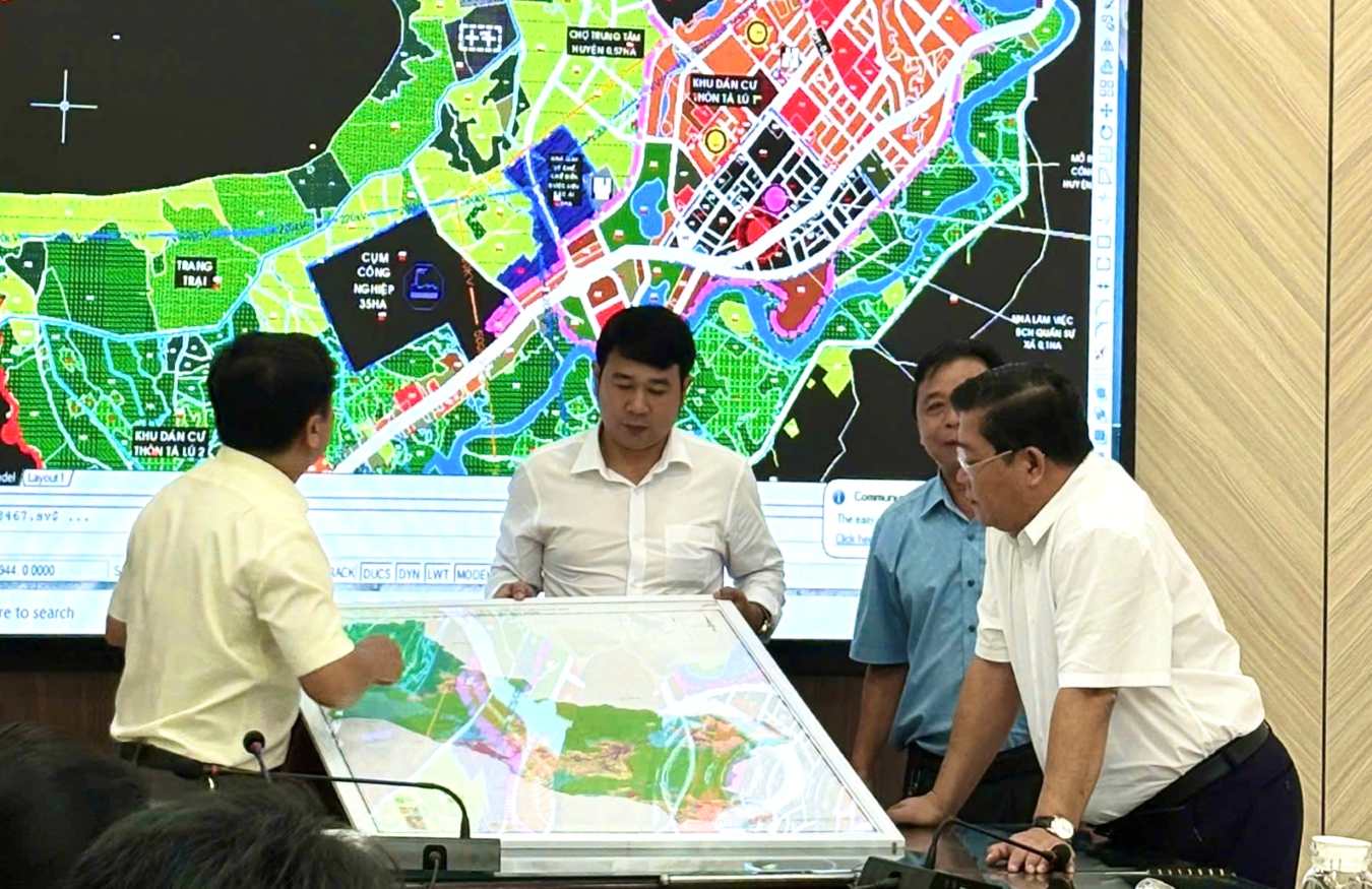 So Tai chinh Khanh Hoa tham gia ho tro cac xa Nam Khanh Hoa trien khai mo hinh chinh quyen 2 cap. Anh: Khanh Hoa