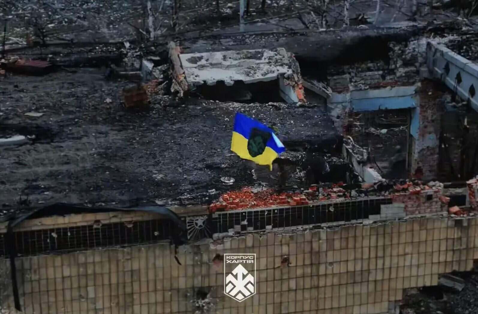 Image cut from a video recording the scene of the Ukrainian flag flying on the roof of the Kupiansk city council building on January 12. Photo: Khartiia Brigade