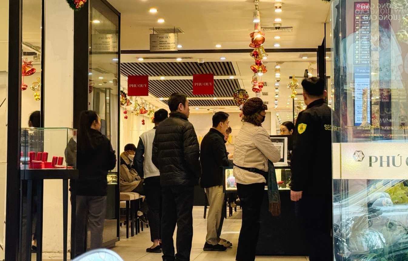 Khong it nguoi chap nhan cho vai thang moi nhan duoc bac sau khi dat hang. Anh: Phuong Anh