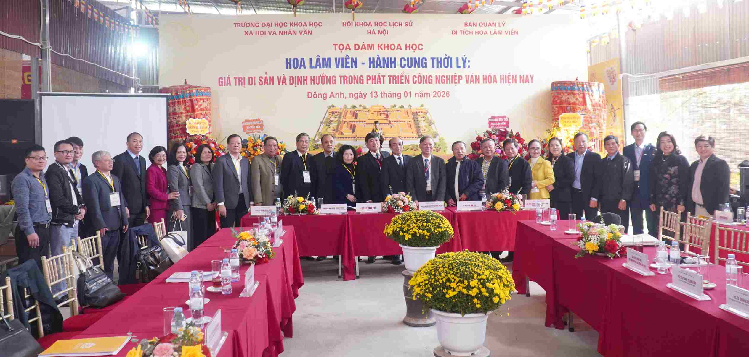 Cac dai bieu tham gia Toa dam khoa hoc “Hoa Lam Vien – Hanh cung thoi Ly: Gia tri di san va dinh huong trong phat trien cong nghiep van hoa hien nay”. Anh: Minh Vu.