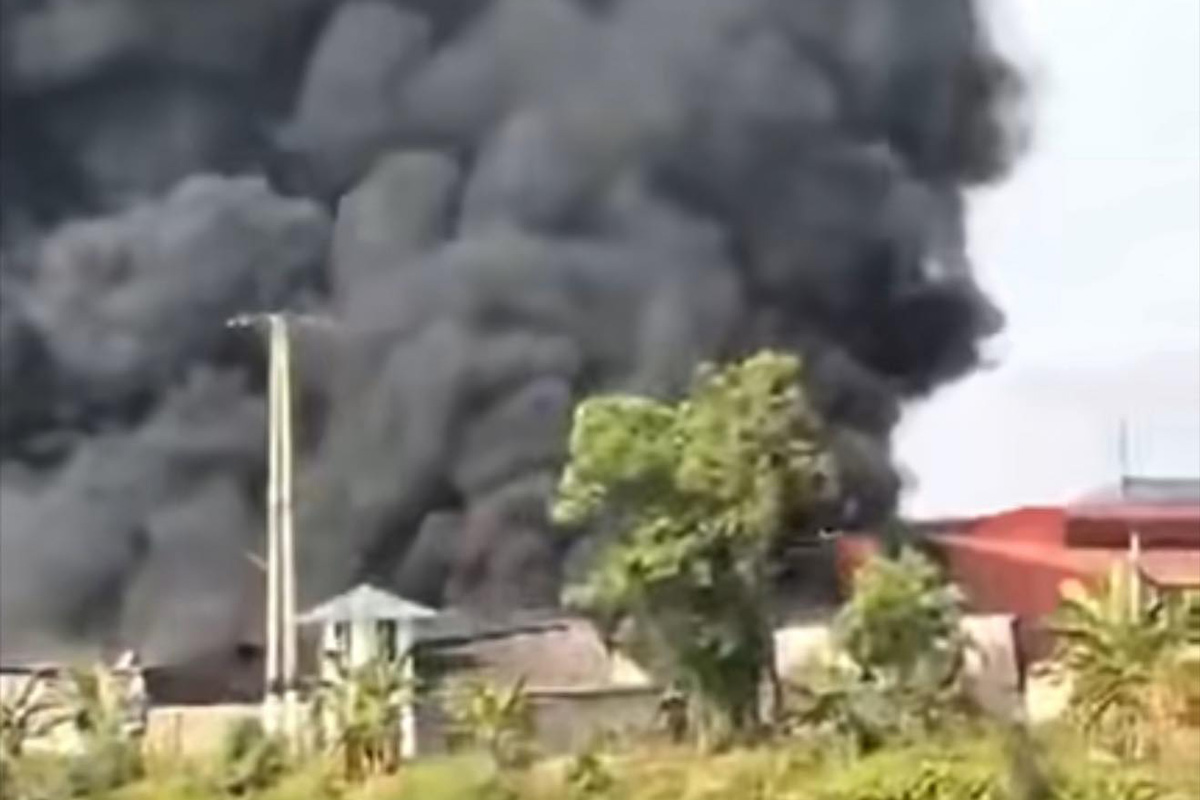 The fire created black smoke columns at the vocational training workshop area. Photo: People provided