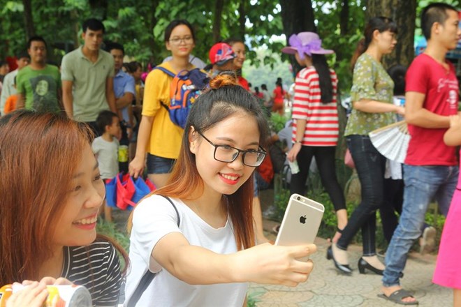 11월 24일은 정치국이 "베트남 문화의 날"로 통일적으로 선정했으며, 휴일이라는 정책으로 노동자는 전액 급여를 받습니다. 사진: 안 뚜언