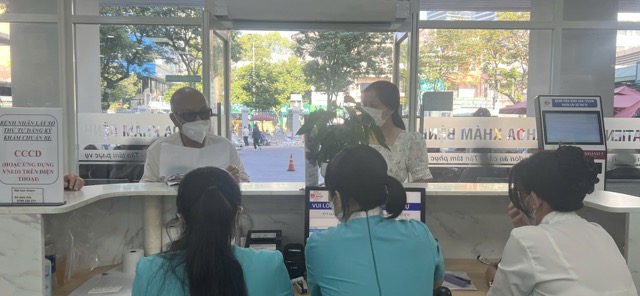 People with a history of hepatitis B need to have regular check-ups to detect the disease early and avoid progressing to cancer. Photo: Nguyen Ly