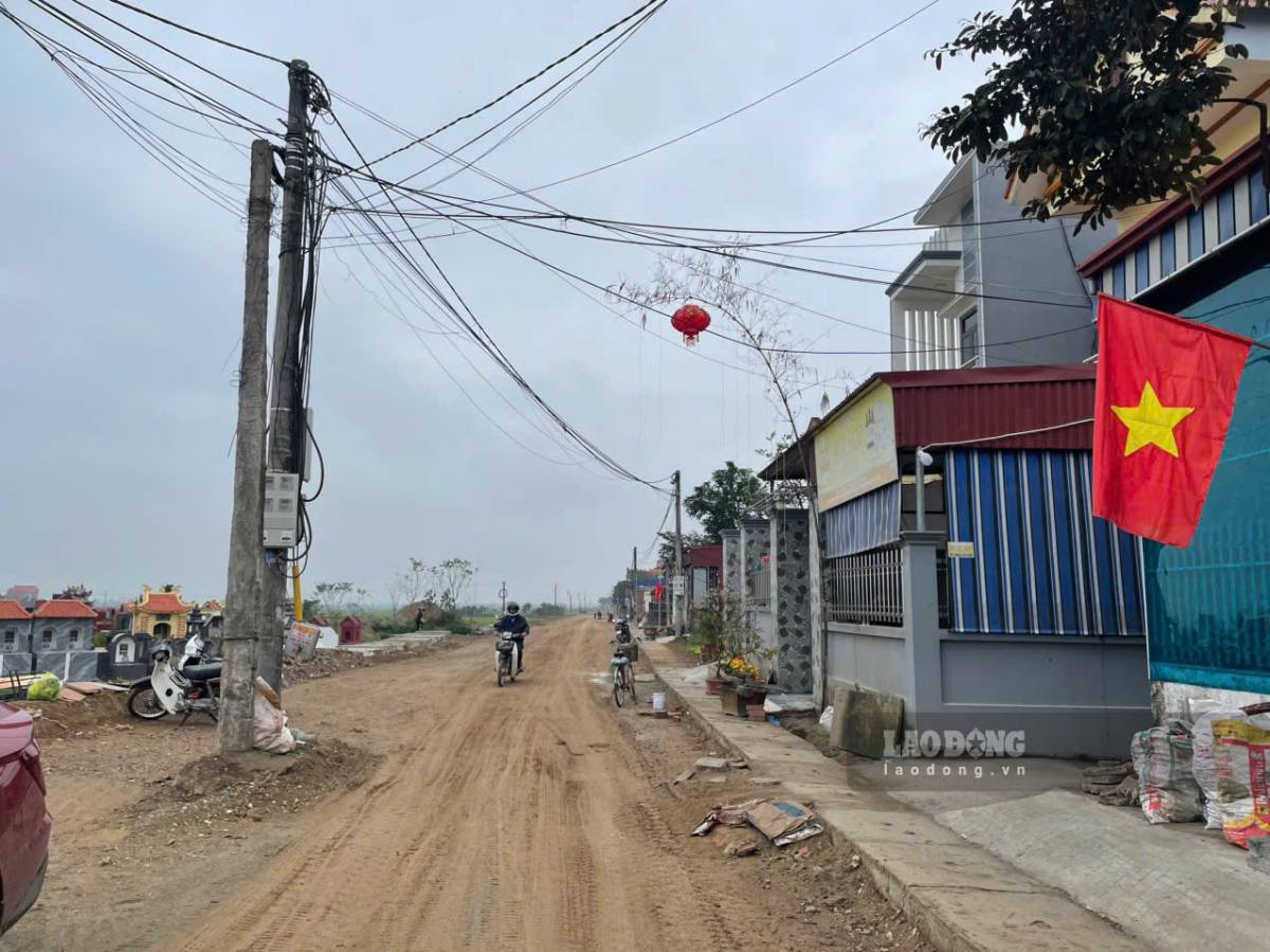 Tuyến đường ĐH64A qua địa phận xã Thần Khê, tỉnh Hưng Yên; trước đó Báo Lao Động phản ánh đang được nâng cấp. Ảnh: Lương Hà