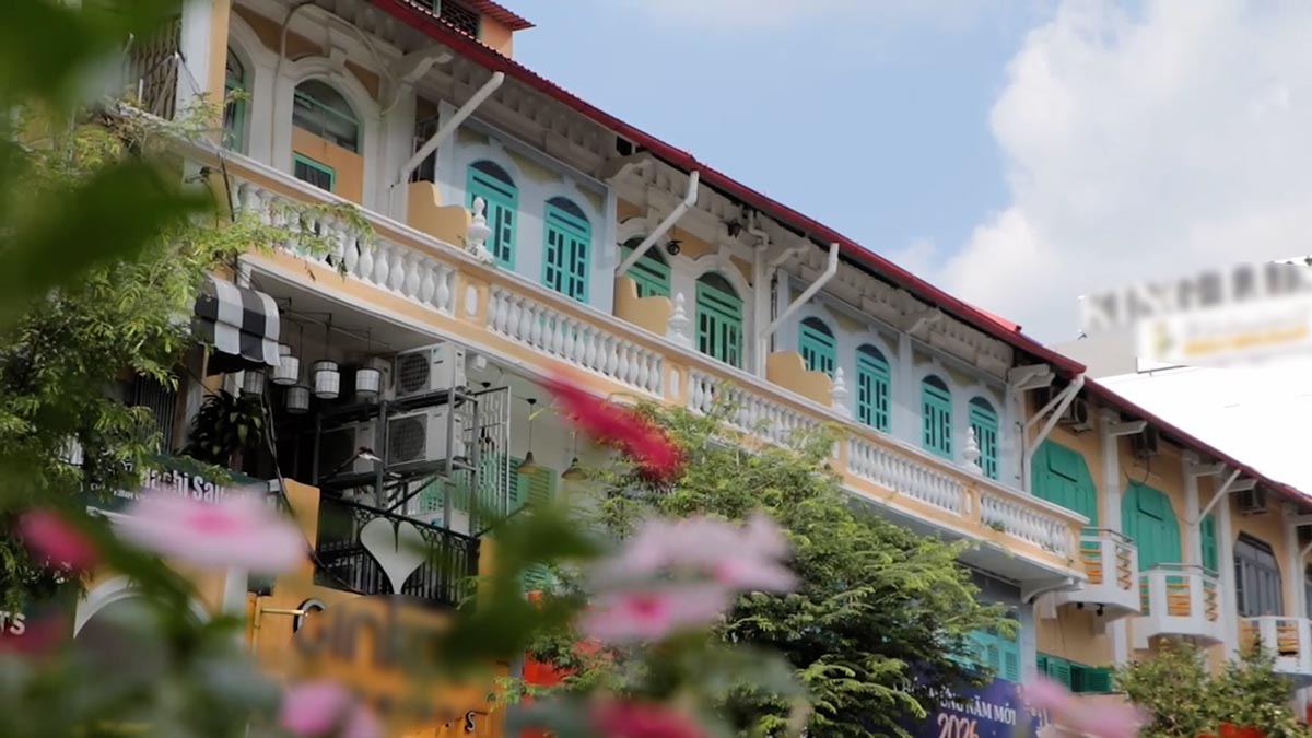 The appearance of Le Loi street after being renovated to welcome Tet.