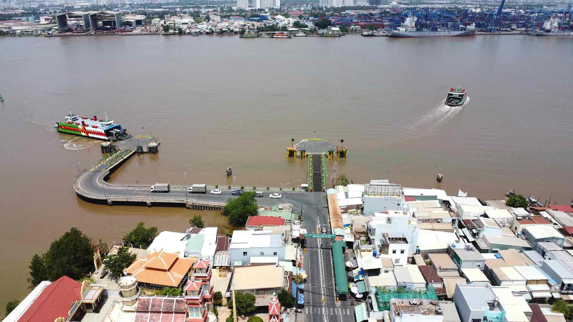 Current status of the bridge construction site replacing the Cat Lai ferry connecting Ho Chi Minh City and Dong Nai. Photo: Ha Anh Chien