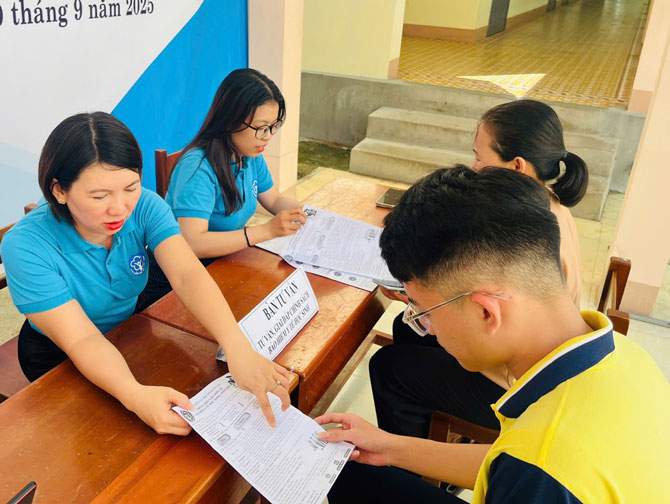 Gia Lai Provincial Social Insurance continues to propagate and mobilize agencies and units to pay social insurance and health insurance according to regulations. Photo: Thanh Tuan