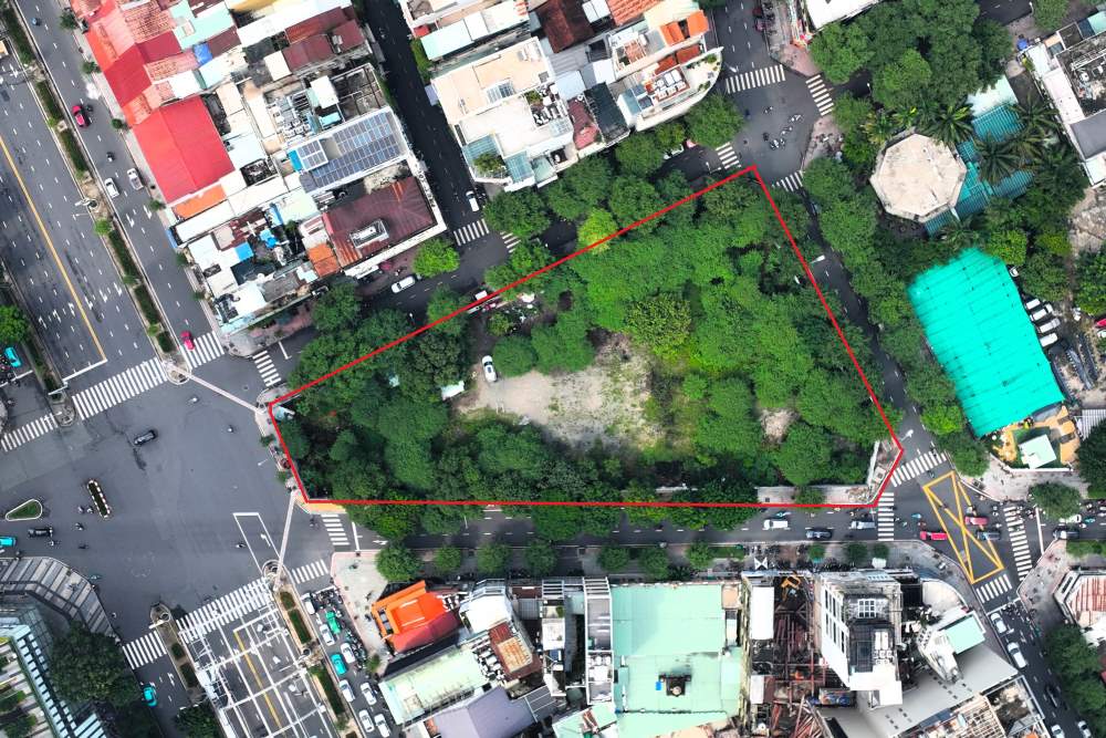 The quadrilateral area of Le Thanh Ton - Nam Ky Khoi Nghia - Nguyen Trung Truc - Le Loi street will be used by Ho Chi Minh City as a temporary park. Photo: Anh Tu