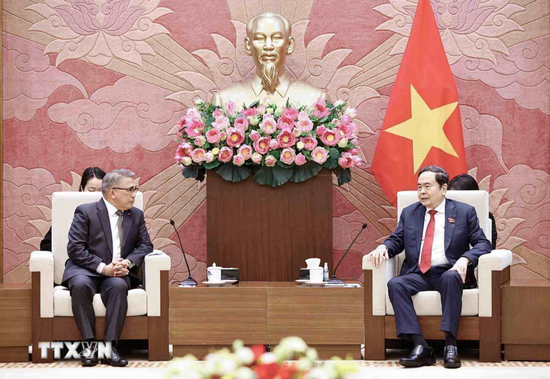 Chu tich Quoc hoi tiep dai su Philippines Maynardo L.B. Montealegrea. Anh: TTXVN