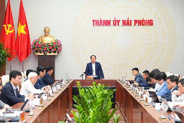 Secretary of the City Party Committee Le Tien Chau - Head of the Steering Committee 57 of Hai Phong city chaired the conference. Photo: Hai Phong e-Portal.