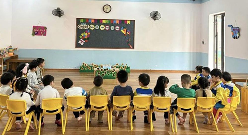 초등학교 1학년 입학 준비는 학습의 이정표일 뿐만 아니라 아이들의 정신 생활에서 큰 전환점이기도 합니다. 사진: 쩐 람