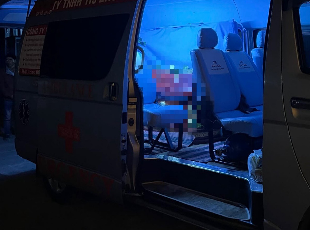 Thi the duoc ban giao cho gia dinh dua ve que lo hau su. Anh: Duy Tuan 