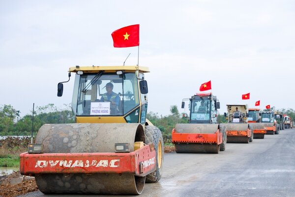 Construction of a road in Bac Ninh. Photo: Nhat Bac