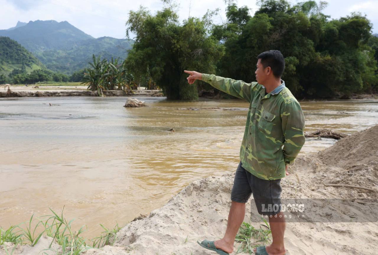 Nguoi dan mong ban dau gia de khac phuc thien tai. Anh: Van Duc