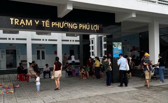 Tram y te phuong Phu Loi cung di vao hoat dong va van hanh duoi chi dao cua UBND phuong Phu Loi. Anh: TYTCC