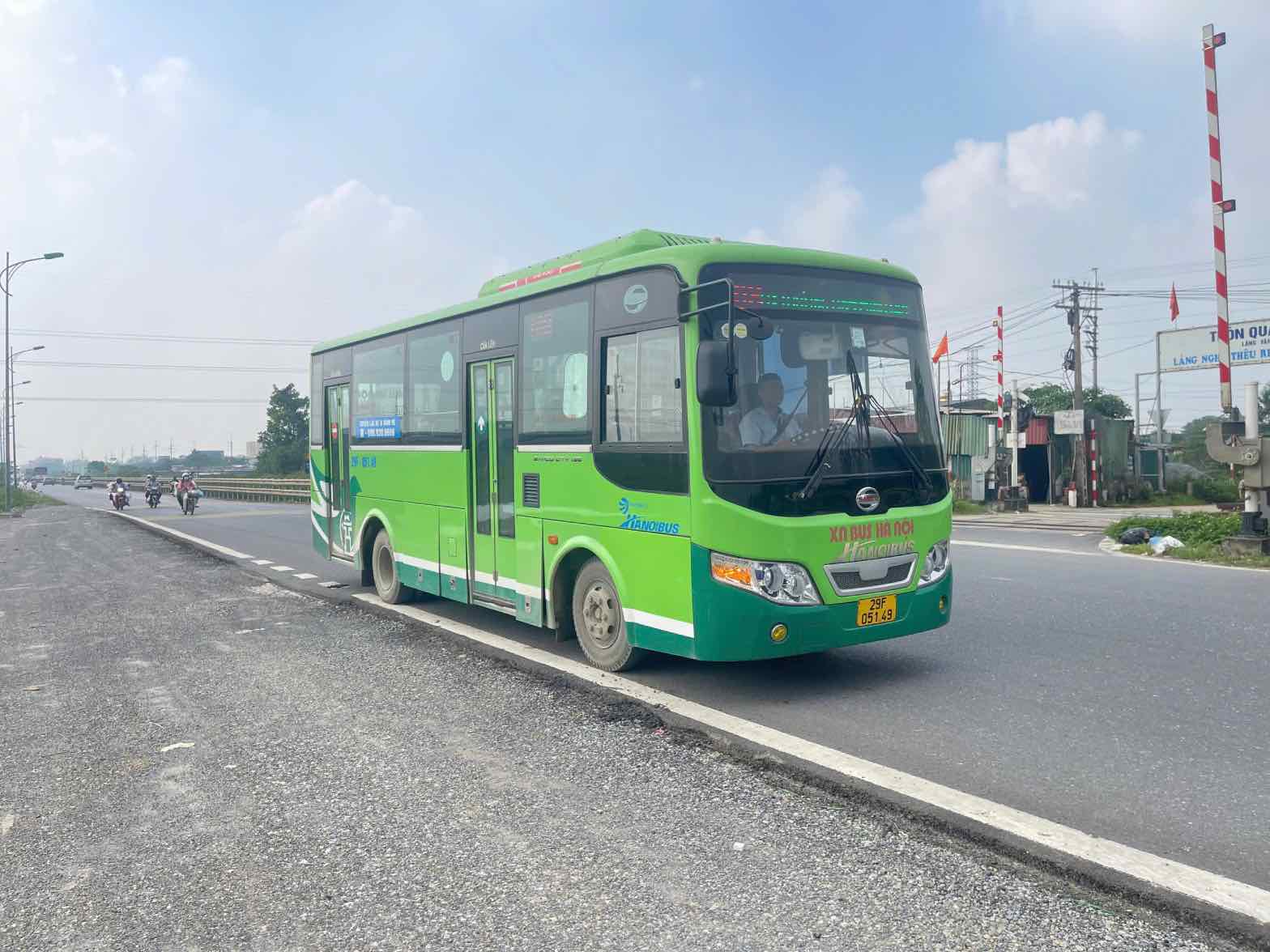 Hanoi prepares to operate a new bus route. Photo: Transerco