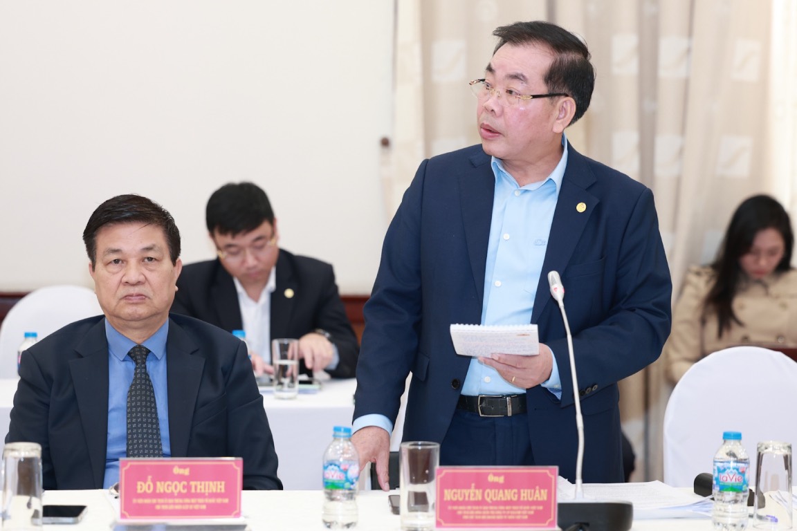 Dai bieu dong gop y kien tai hoi nghi. Anh: Hai Nguyen 