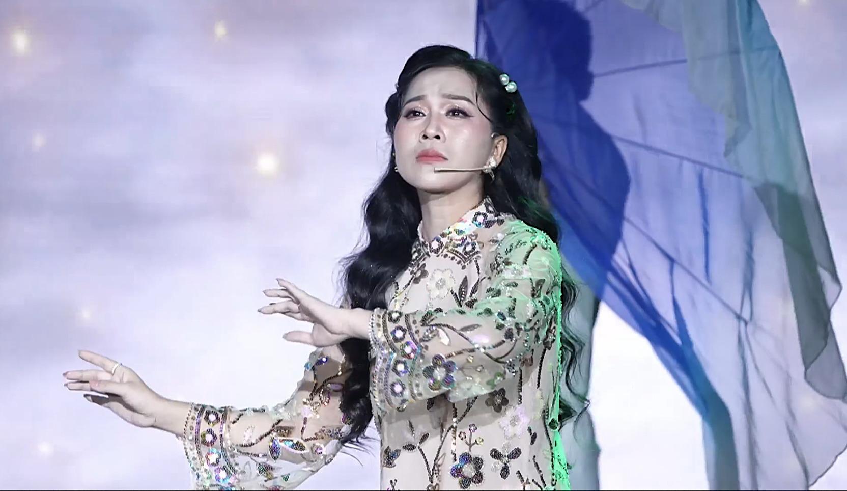 Singer Hong Phuong. Photo: Organizing Committee