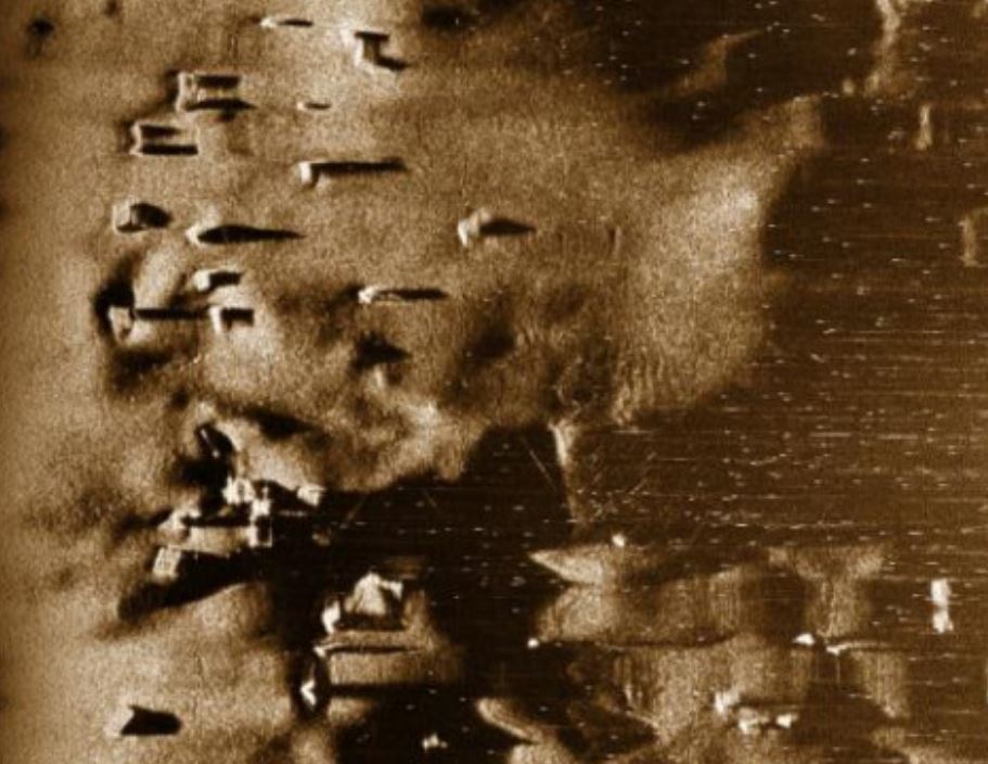 Mot so thung kim loai chua chat thai phong xa ran nam rai rac. Anh: Vien Han lam Khoa hoc Nga