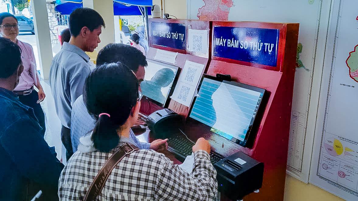 In 2025, Khanh Hoa promotes public administrative reform, promotes online public service provision, and online payment. Photo: Nha Trang Ward