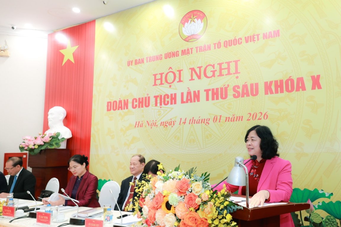 Ba Bui Thi Minh Hoai phat bieu be mac hoi nghi. Anh: Hai Nguyen 