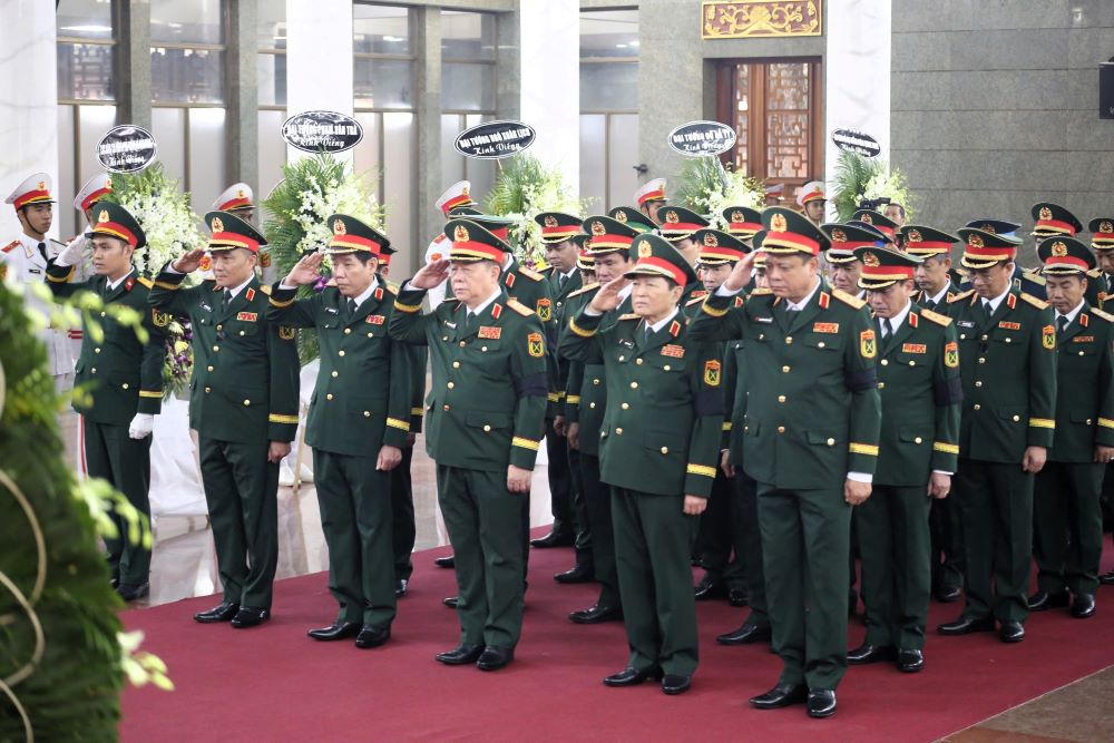 Doan dai bieu Quan uy Trung uong, Bo Quoc phong vao vieng Dai tuong Le Van Dung.