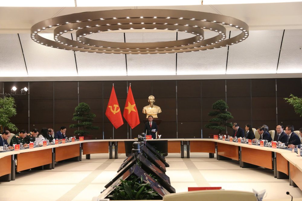 Uy vien Bo Chinh tri, Thuong truc Ban Bi thu Tran Cam Tu phat bieu chi dao tai cuoc hop rut kinh nghiem sau tong duyet. Anh: Ai Van