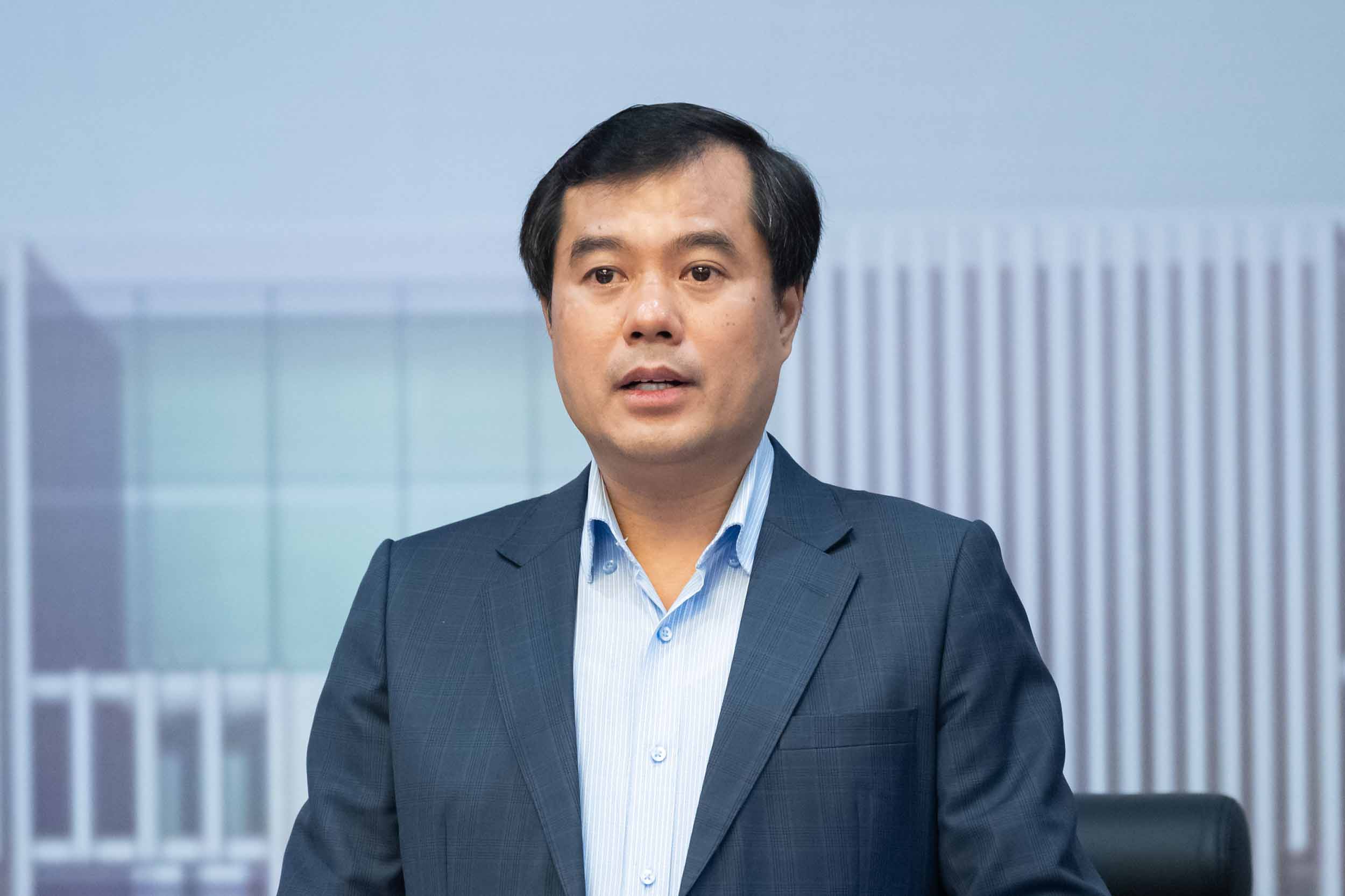 Deputy Chairman of the National Assembly Office Nguyen Manh Hung requested that the system installation and candidate dossier updates must ensure accurate and timely information. Photo: Pham Thang.