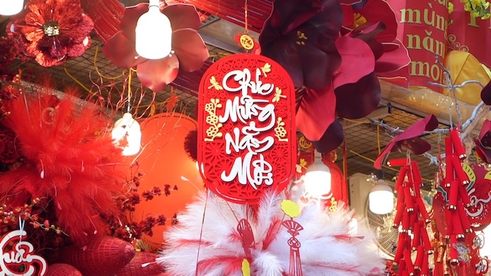 Tet goods market on Hang Ma street is quiet, small traders expect to accelerate at the last minute