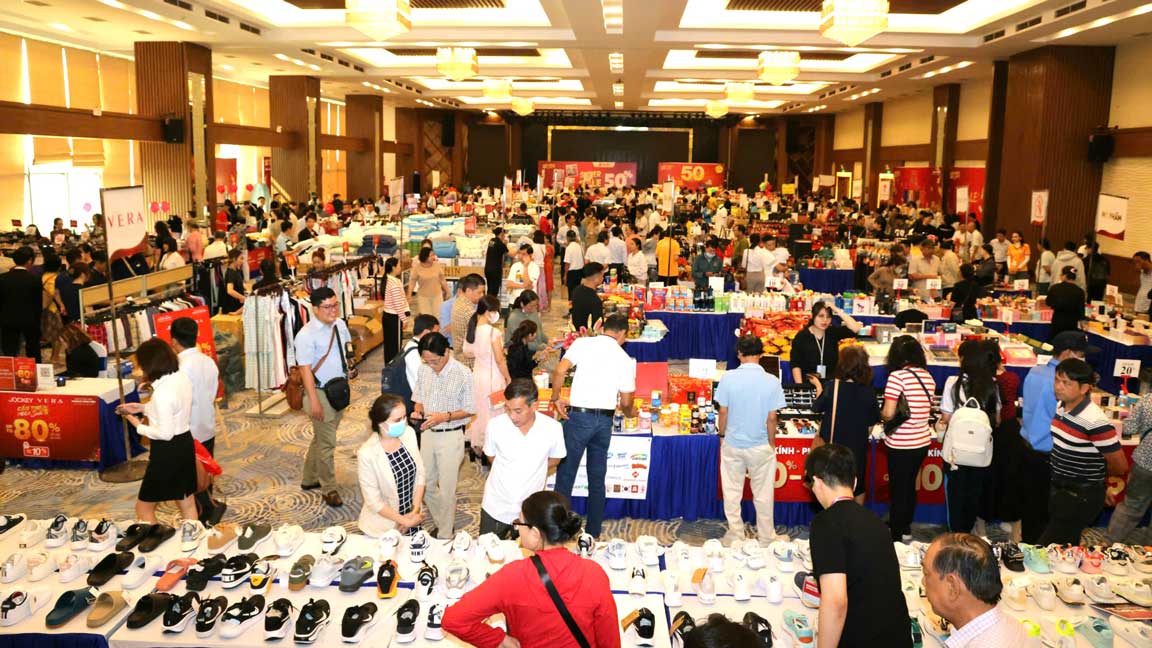 Su kien quy tu hon 500 thuong hieu quoc te va noi dia noi tieng. Anh: Ta Quang